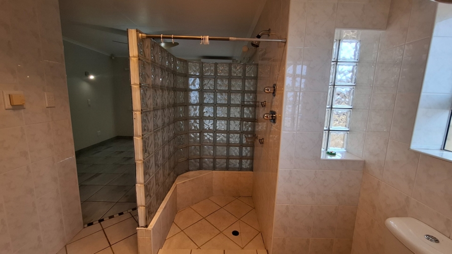 4 Bedroom Property for Sale in Menkenkop Western Cape